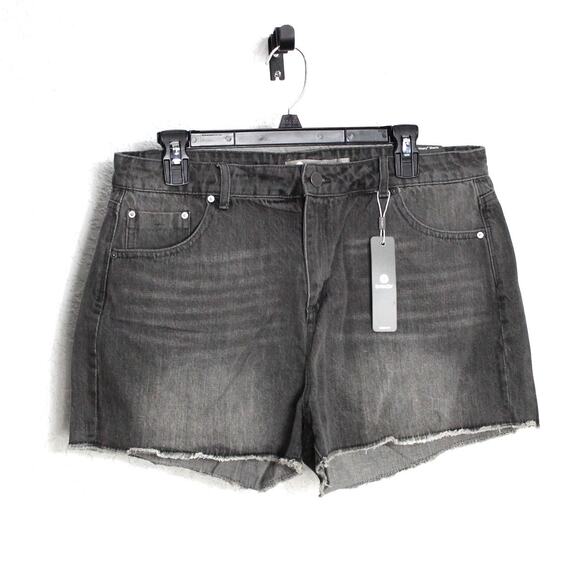 Tractr Brittany Mid Rise Fray Hem Slim Shorts Size 14 NWT